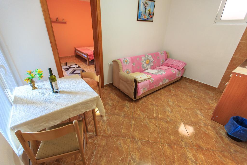 Apartments Vitic Sutomore Rum bild