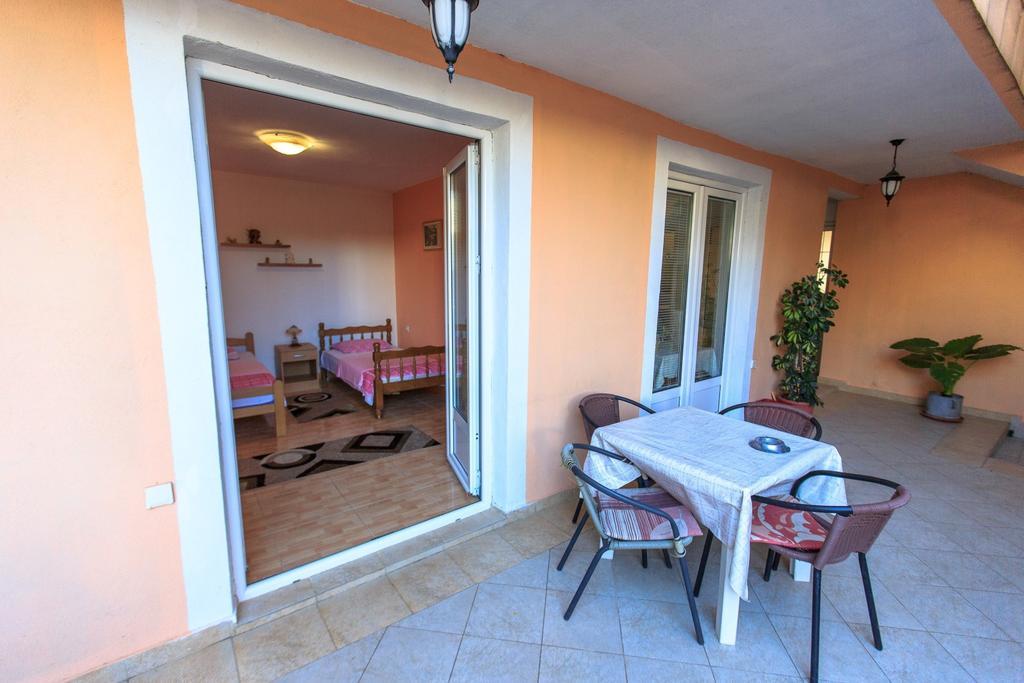 Apartments Vitic Sutomore Rum bild