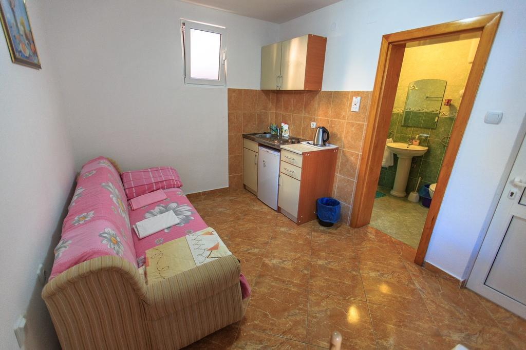 Apartments Vitic Sutomore Rum bild