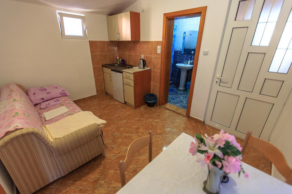 Apartments Vitic Sutomore Rum bild