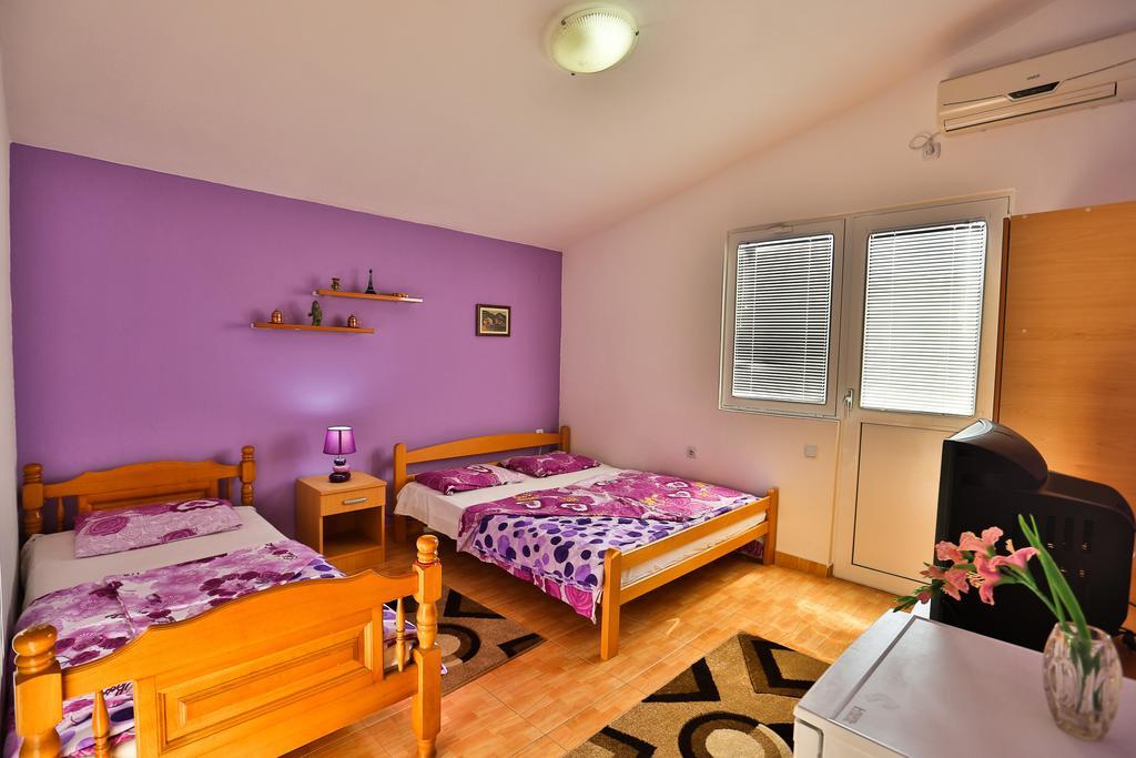 Apartments Vitic Sutomore Rum bild