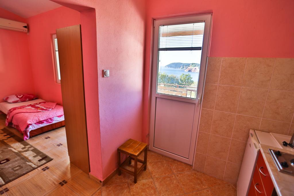 Apartments Vitic Sutomore Rum bild