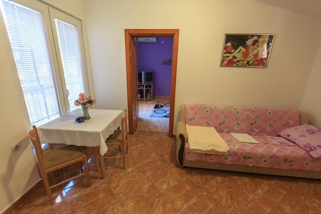 Apartments Vitic Sutomore Rum bild